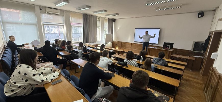 Prof. Aleksandar Tomić from Boston College Lectures MONTEB Students on the Cost of Taxation